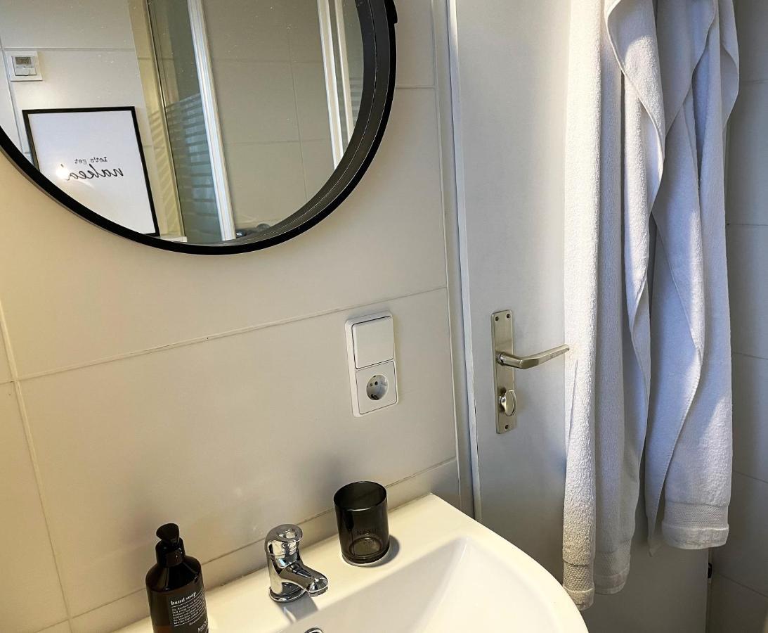 Studio Apartment Mit Parkplatz Oberesslingen Luaran gambar